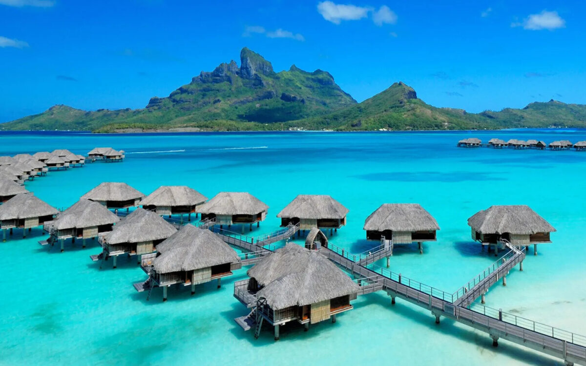 Top 10 Luxury Resorts in the World 2024